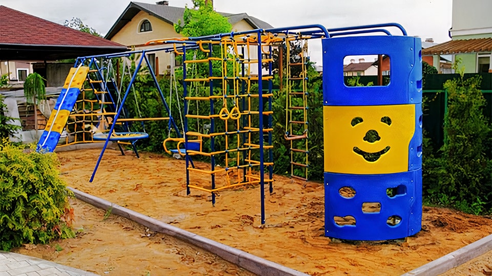 Проектирование и монтаж пластиковых детских площадок в Астрахани